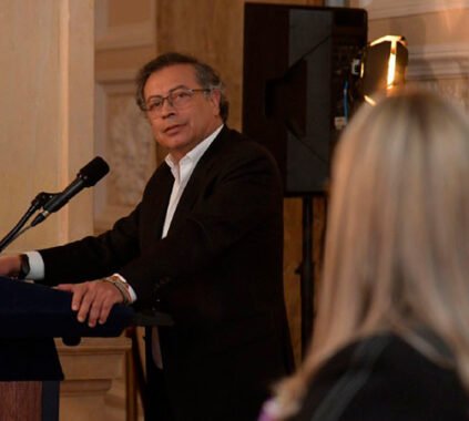 EEUU aplica duros golpes económicos a Petro, considerado líder criminal por Washington, en un giro que revoluciona la política energética global.